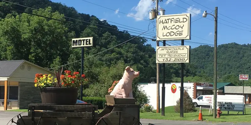 Hatfield McCoy Lodge At The Riverside